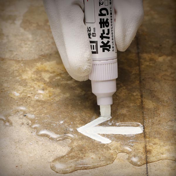 耐久油性・不透明インクで、水中でも筆記できる特殊インク