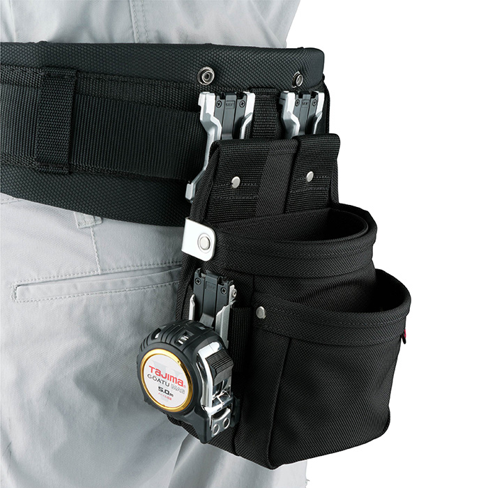 両側面は幅広ベルト＋後付ホルダーでコンベ等のアレンジが可能